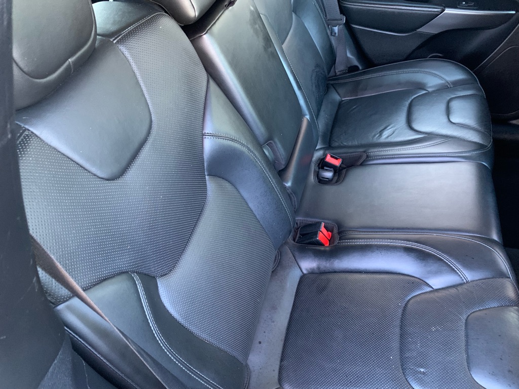 Photo 8 of this JEEP CHEROKEE
