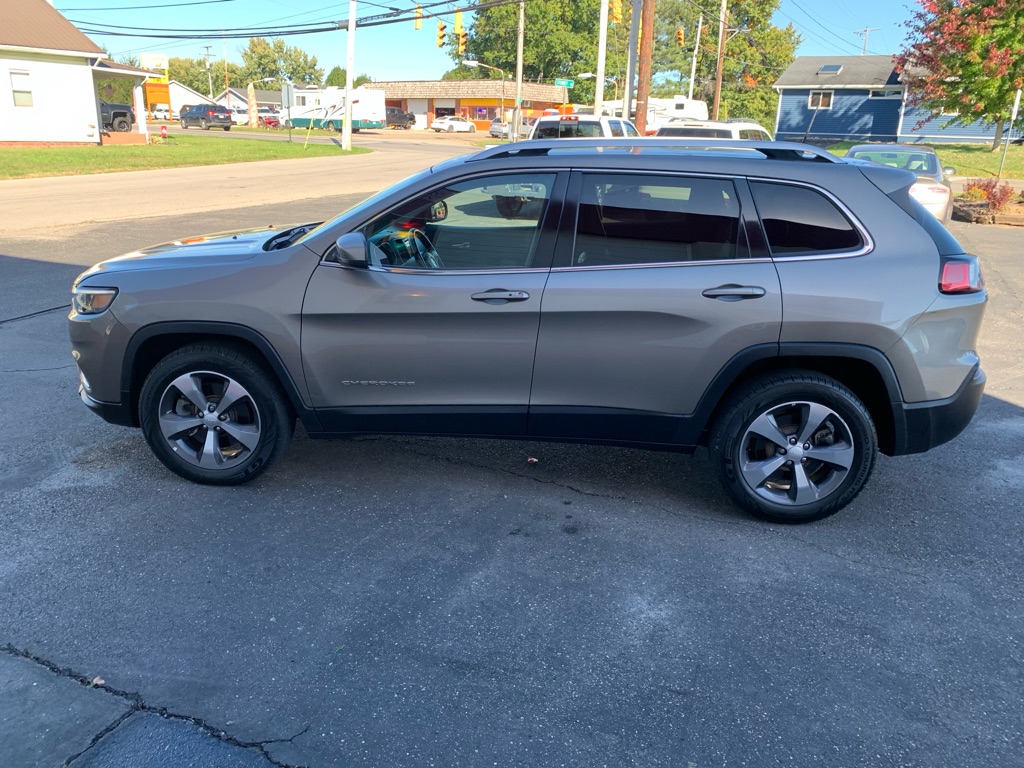 Photo 4 of this JEEP CHEROKEE