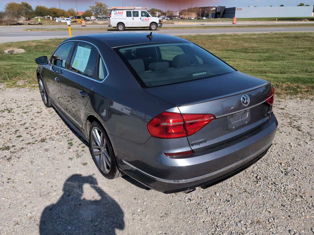 Photo 4 of this VOLKSWAGEN PASSAT