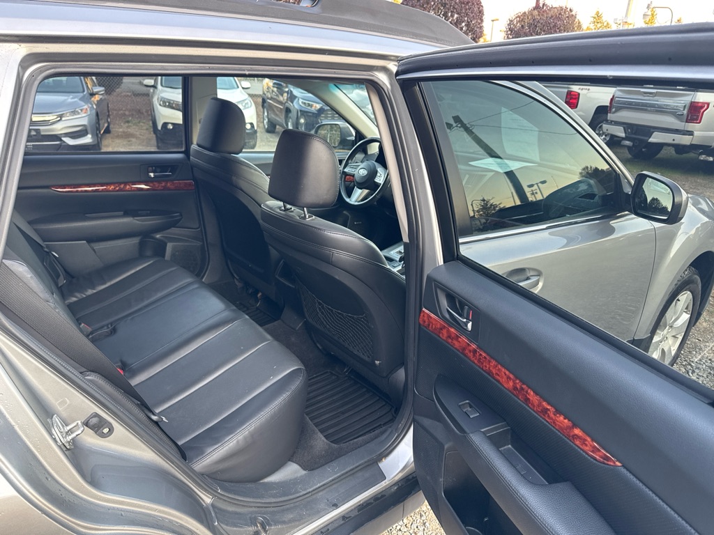 Photo 8 of this SUBARU OUTBACK