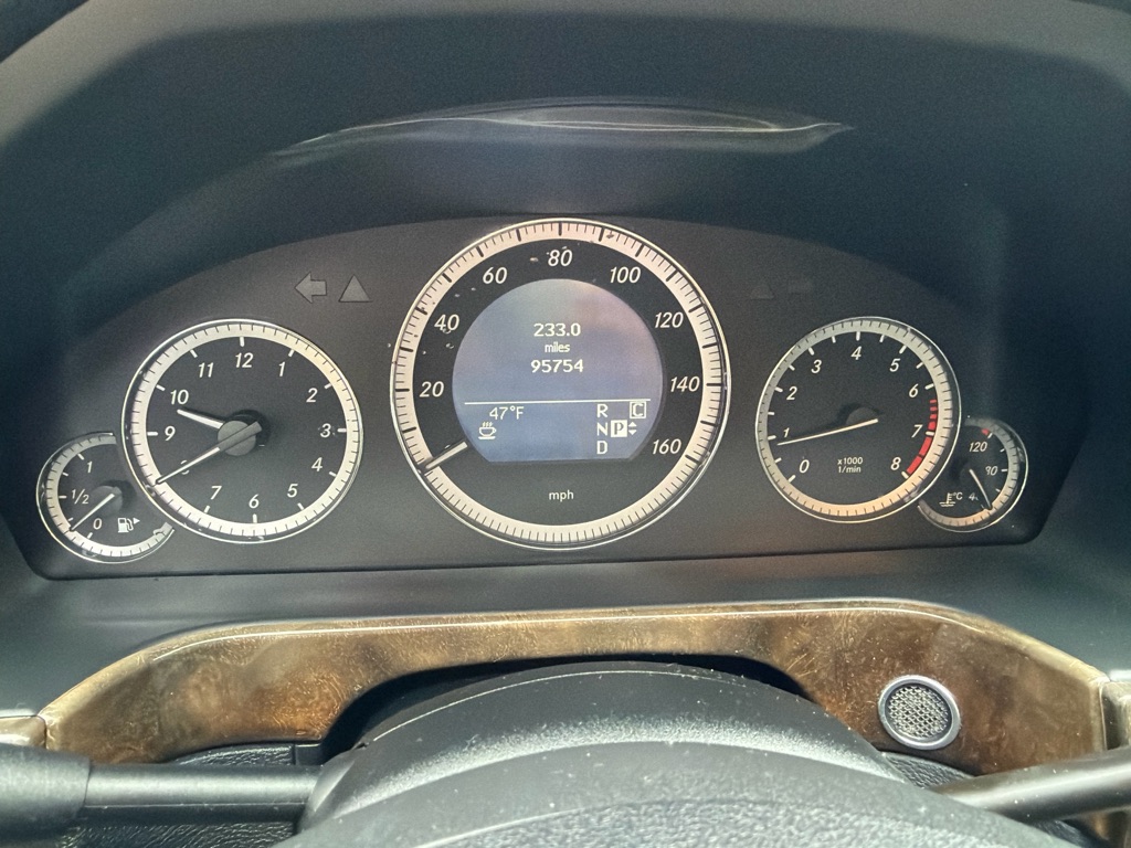 Photo 13 of this MERCEDES-BENZ E-CLASS