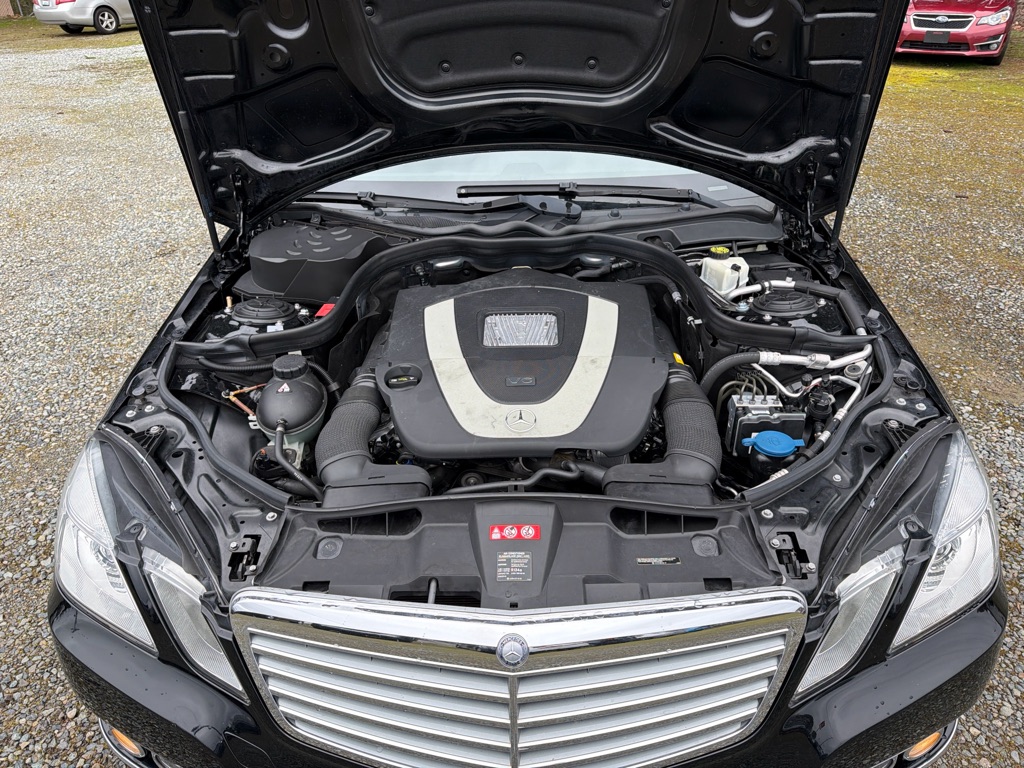 Photo 17 of this MERCEDES-BENZ E-CLASS