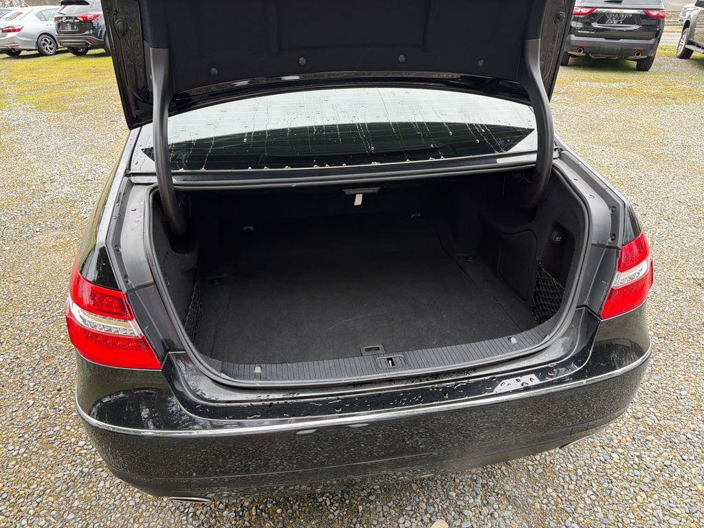 Photo 18 of this MERCEDES-BENZ E-CLASS