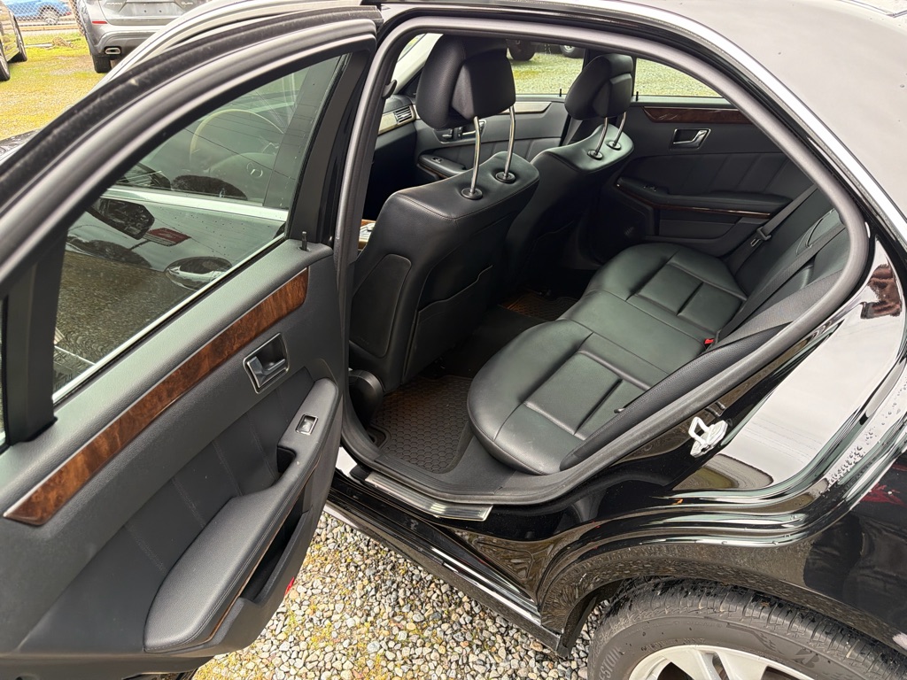 Photo 6 of this MERCEDES-BENZ E-CLASS