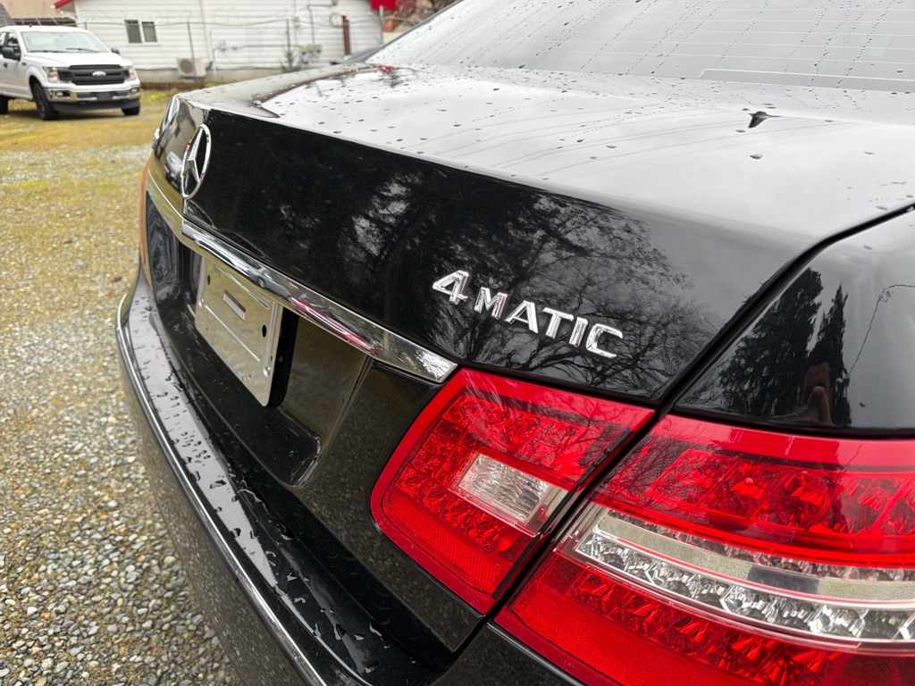 Photo 19 of this MERCEDES-BENZ E-CLASS