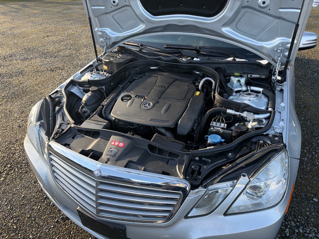 Photo 21 of this MERCEDES-BENZ E-CLASS