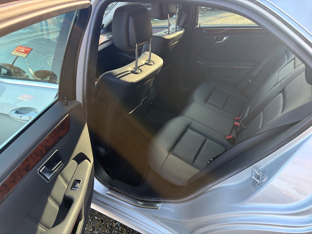 Photo 7 of this MERCEDES-BENZ E-CLASS