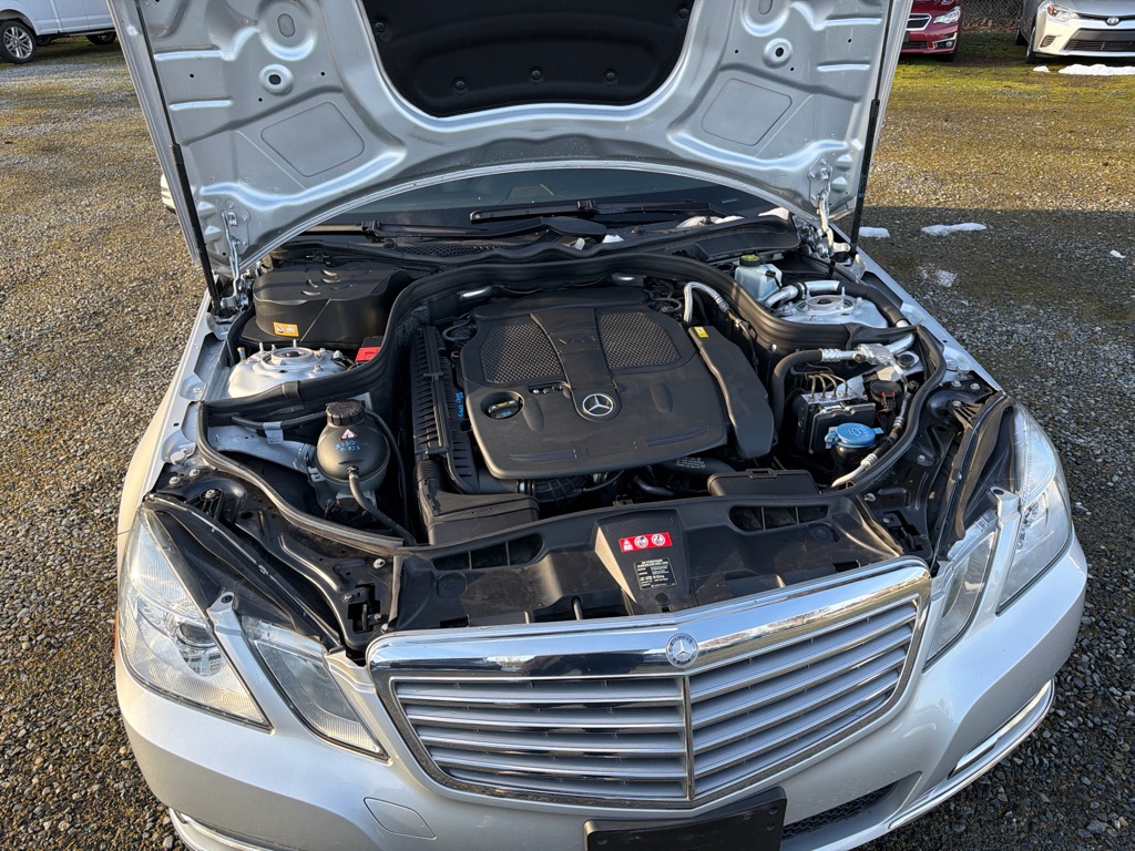 Photo 20 of this MERCEDES-BENZ E-CLASS