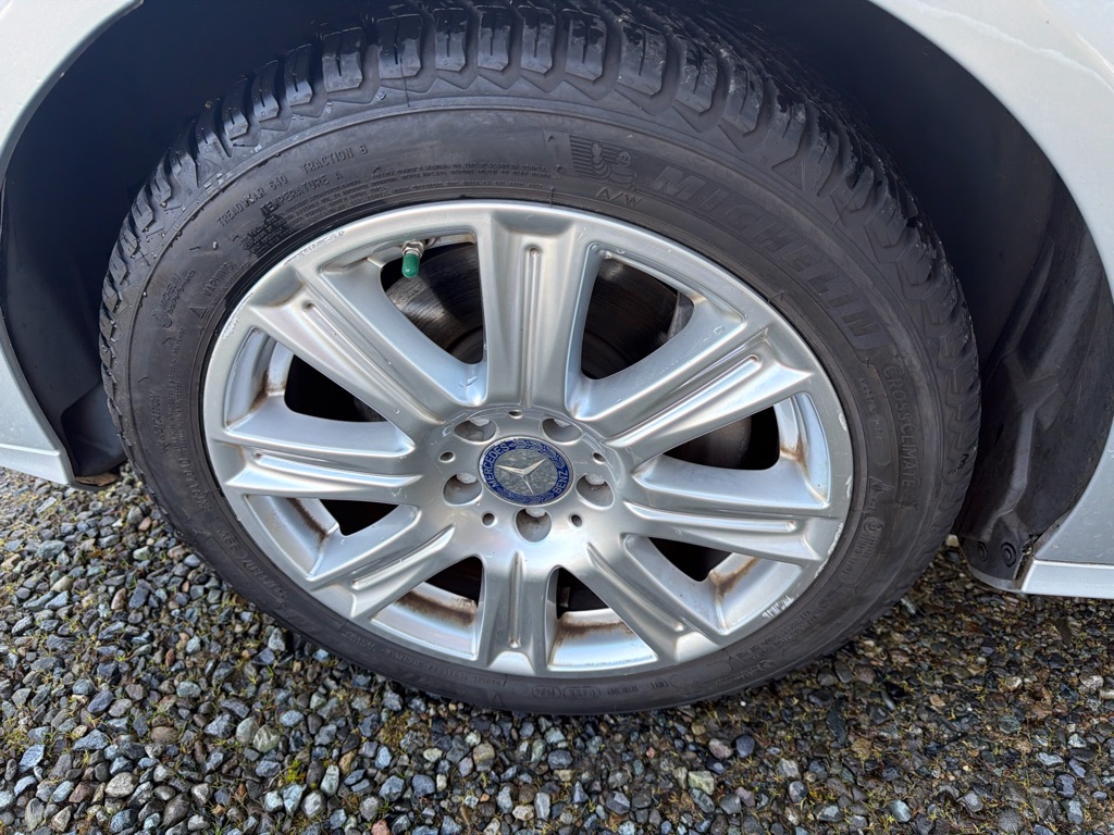 Photo 25 of this MERCEDES-BENZ E-CLASS