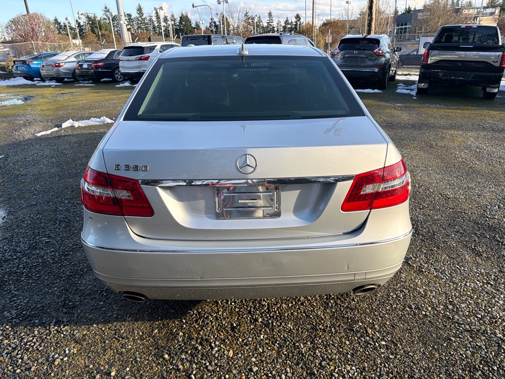 Photo 5 of this MERCEDES-BENZ E-CLASS