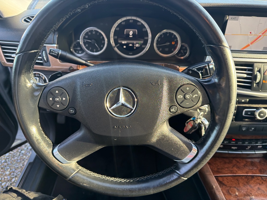 Photo 13 of this MERCEDES-BENZ E-CLASS