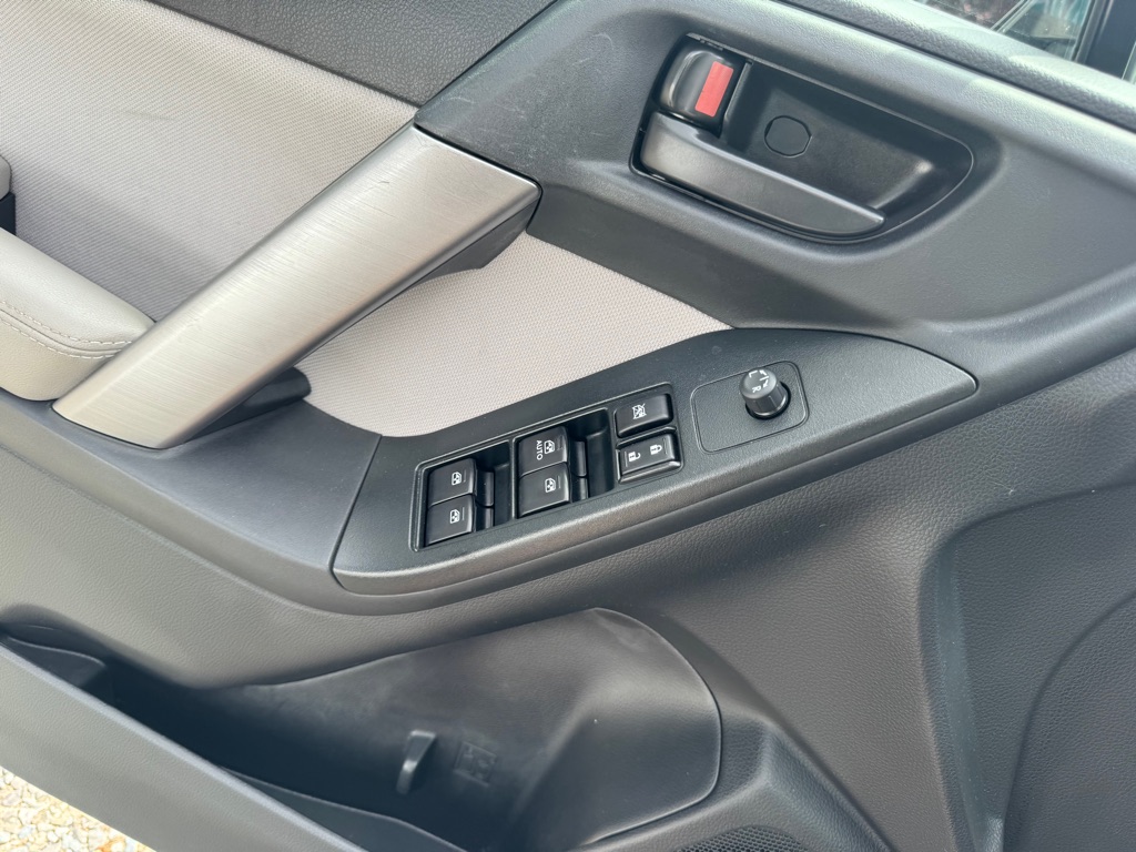 Photo 11 of this SUBARU FORESTER