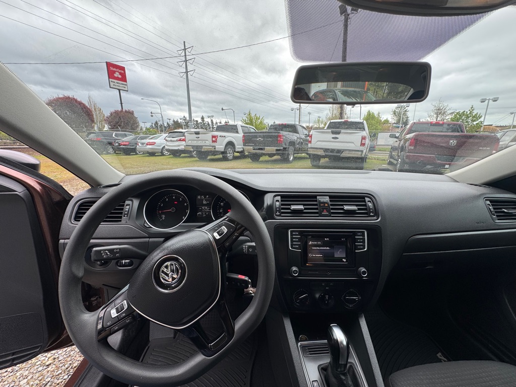 Photo 8 of this VOLKSWAGEN JETTA