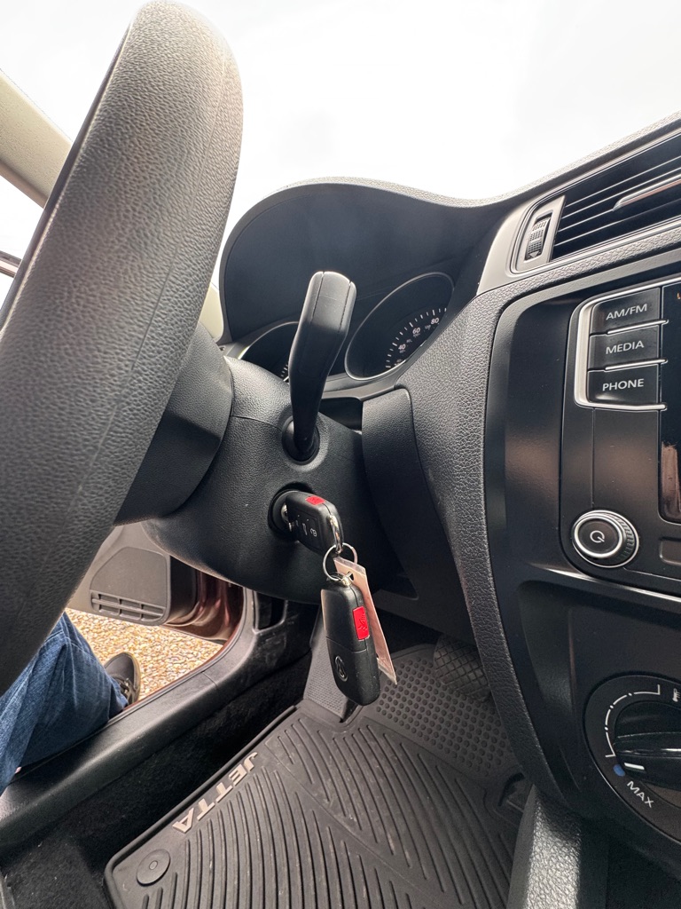 Photo 10 of this VOLKSWAGEN JETTA