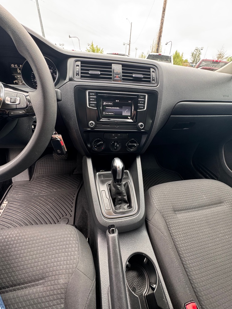 Photo 9 of this VOLKSWAGEN JETTA