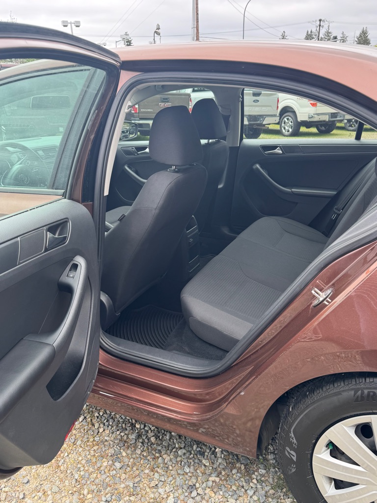 Photo 5 of this VOLKSWAGEN JETTA