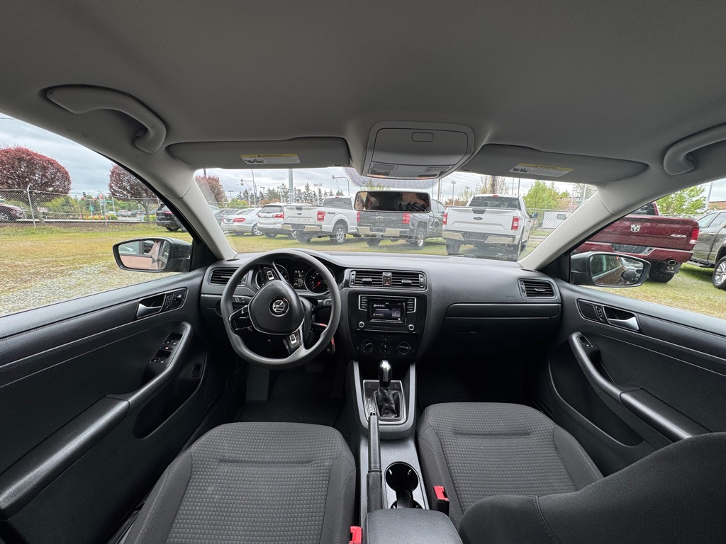 Photo 13 of this VOLKSWAGEN JETTA