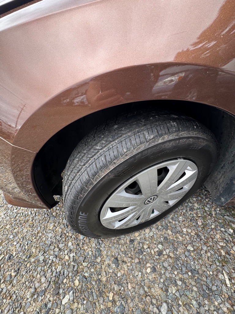 Photo 11 of this VOLKSWAGEN JETTA