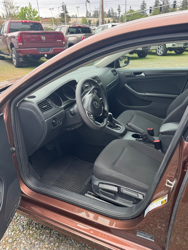 Photo 6 of this VOLKSWAGEN JETTA