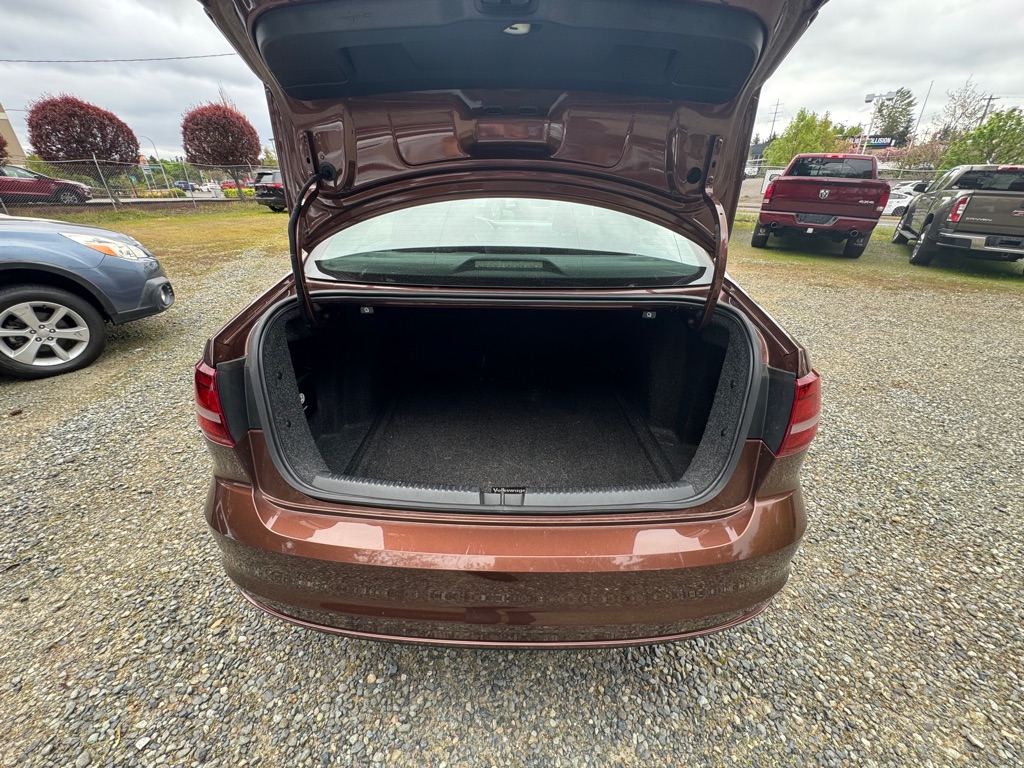 Photo 15 of this VOLKSWAGEN JETTA