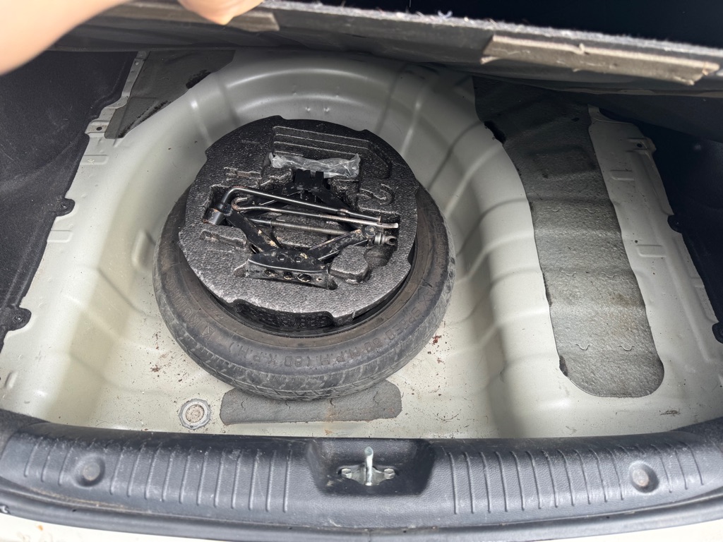 Photo 16 of this HYUNDAI ACCENT