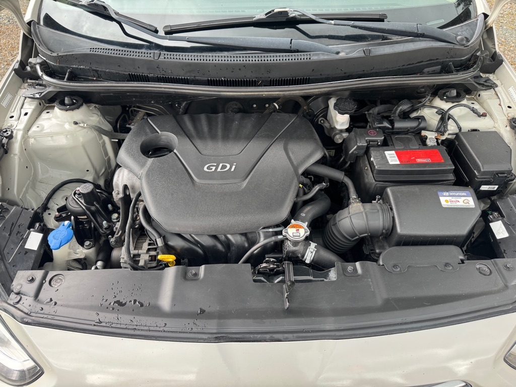 Photo 13 of this HYUNDAI ACCENT