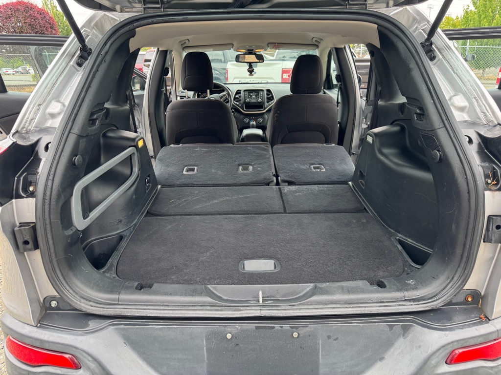 Photo 11 of this JEEP CHEROKEE