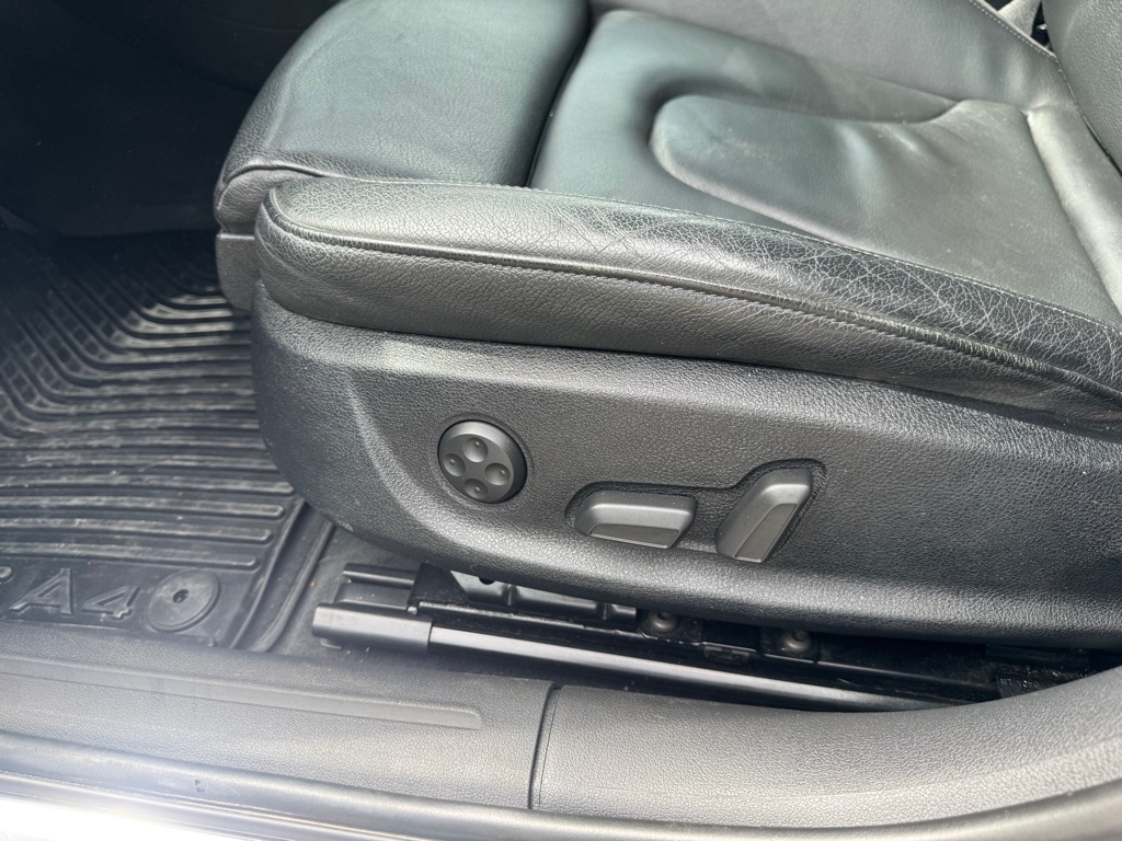 Photo 14 of this AUDI A4