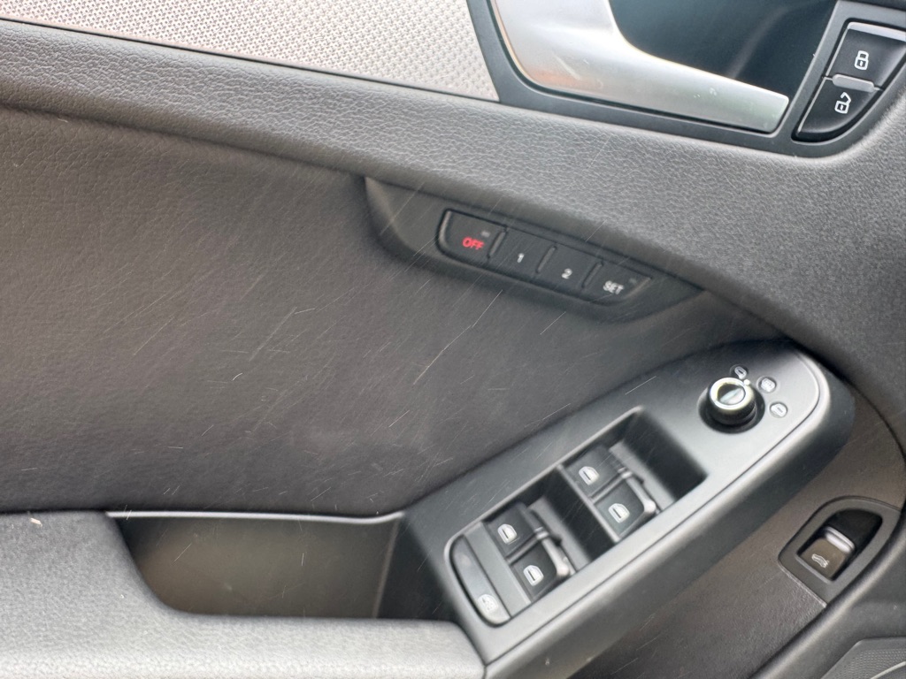 Photo 13 of this AUDI A4