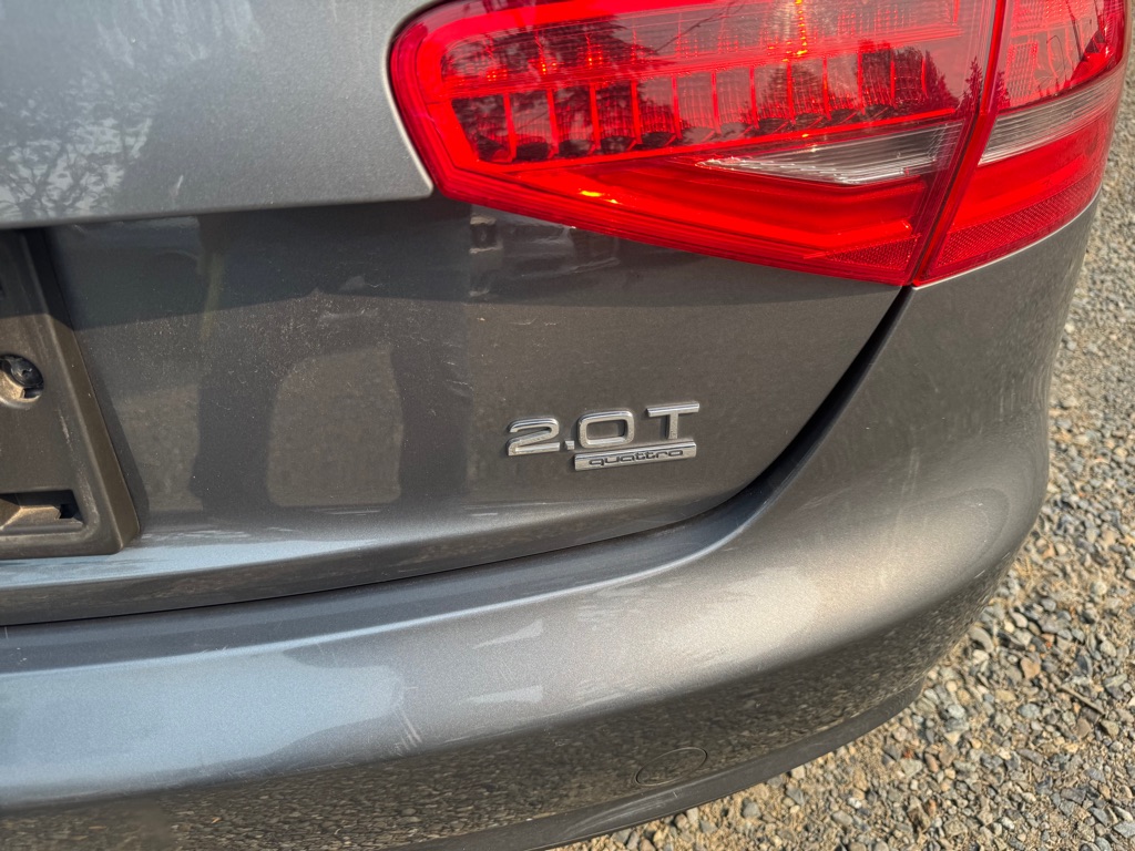 Photo 17 of this AUDI A4
