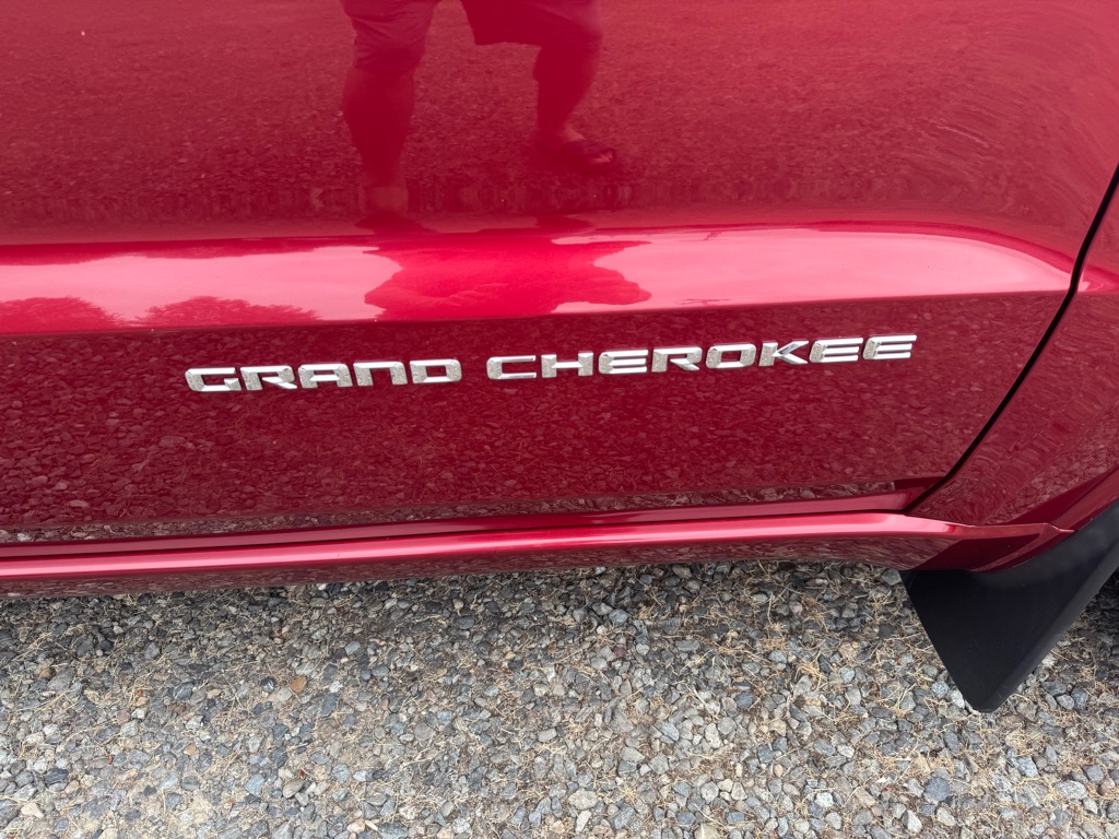 Photo 19 of this JEEP GRAND CHEROKEE