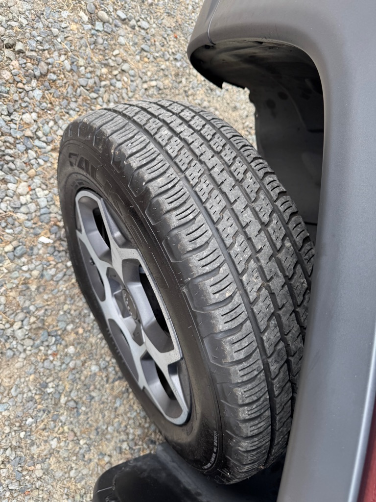 Photo 18 of this JEEP COMPASS