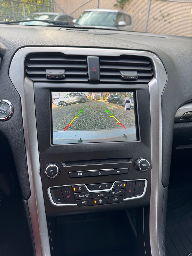 Photo 12 of this FORD FUSION