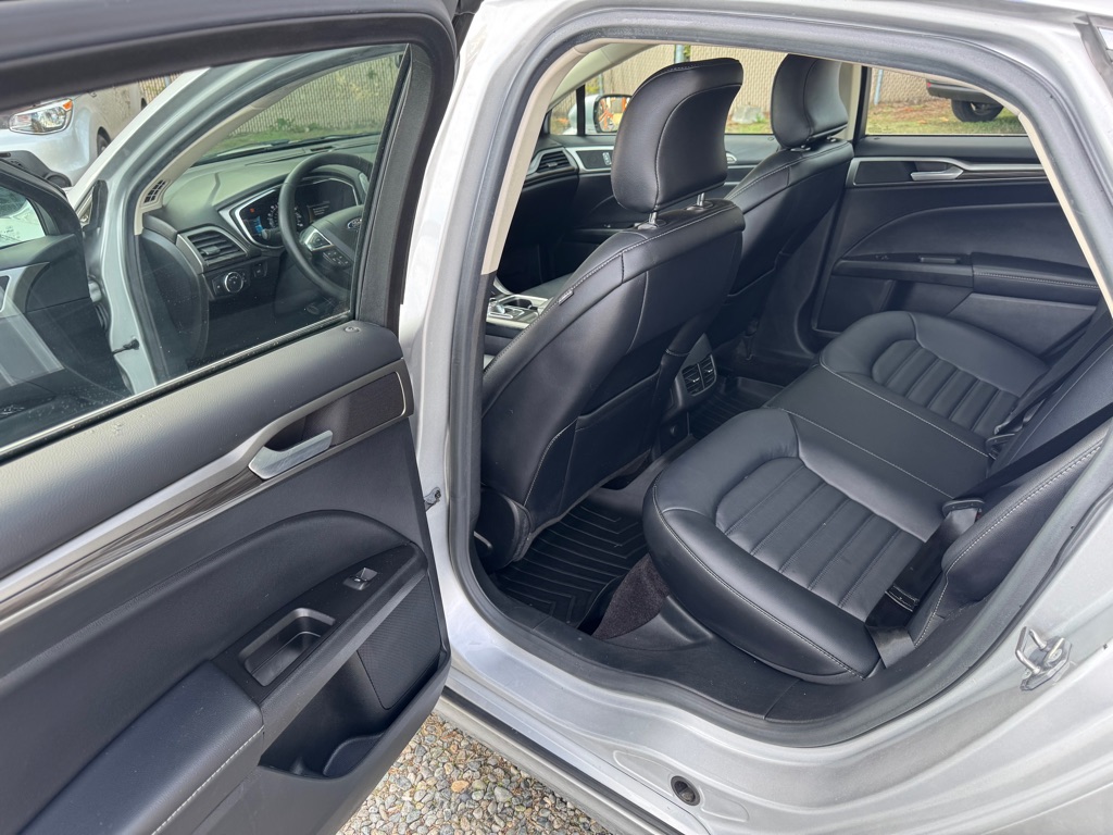 Photo 9 of this FORD FUSION