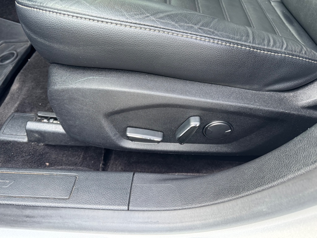 Photo 16 of this FORD FUSION