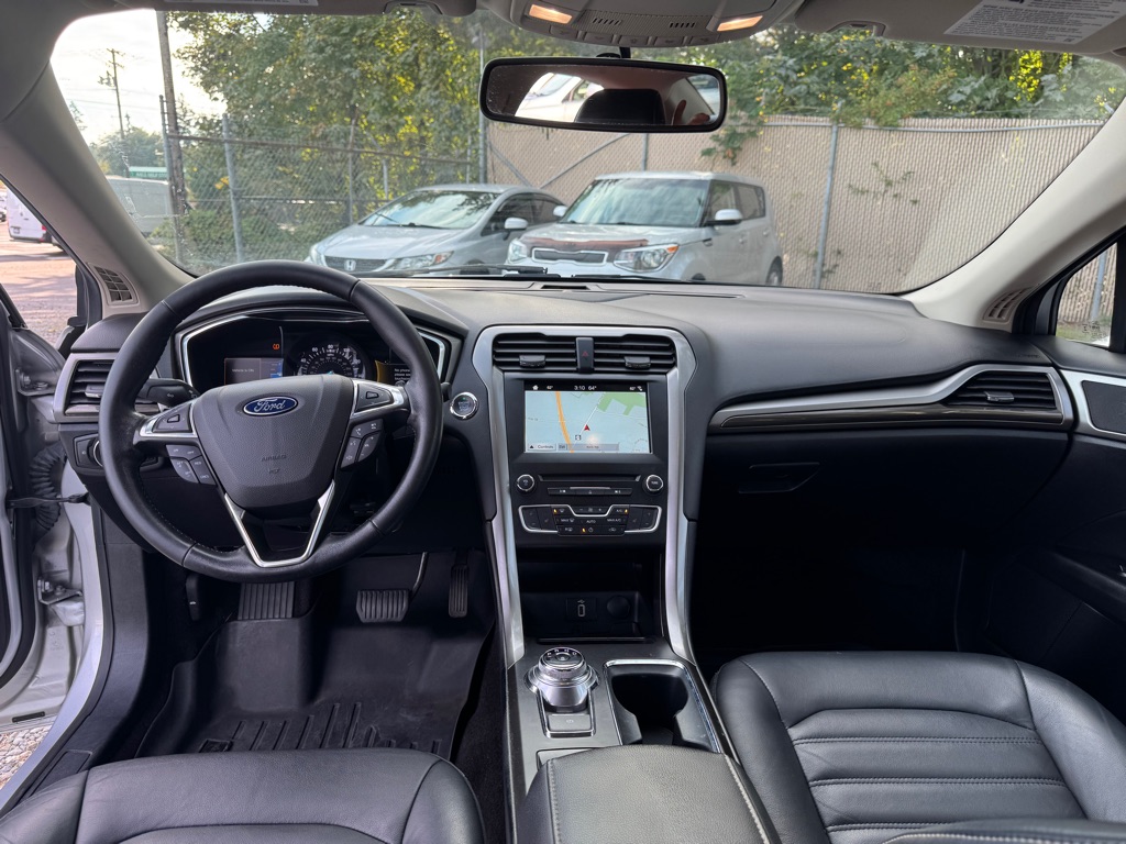 Photo 10 of this FORD FUSION