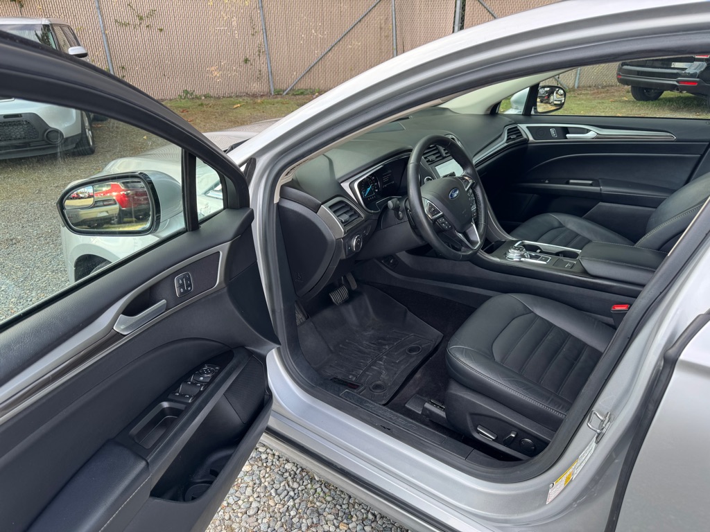 Photo 8 of this FORD FUSION
