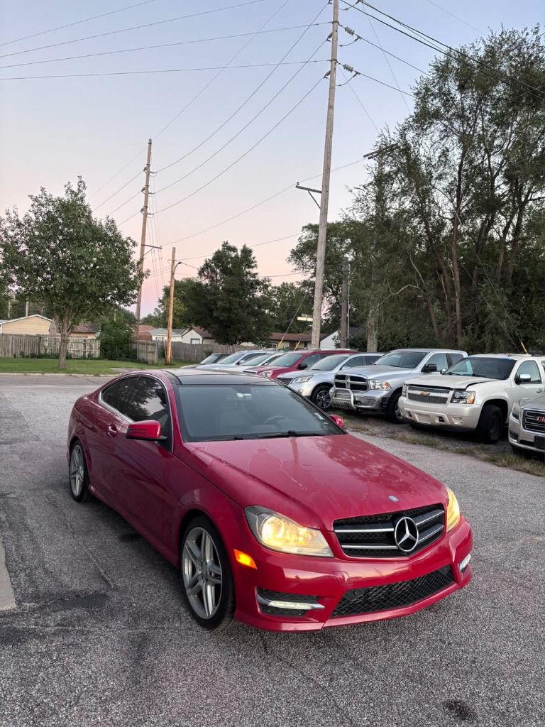 Photo 3 of this MERCEDES-BENZ C-CLASS