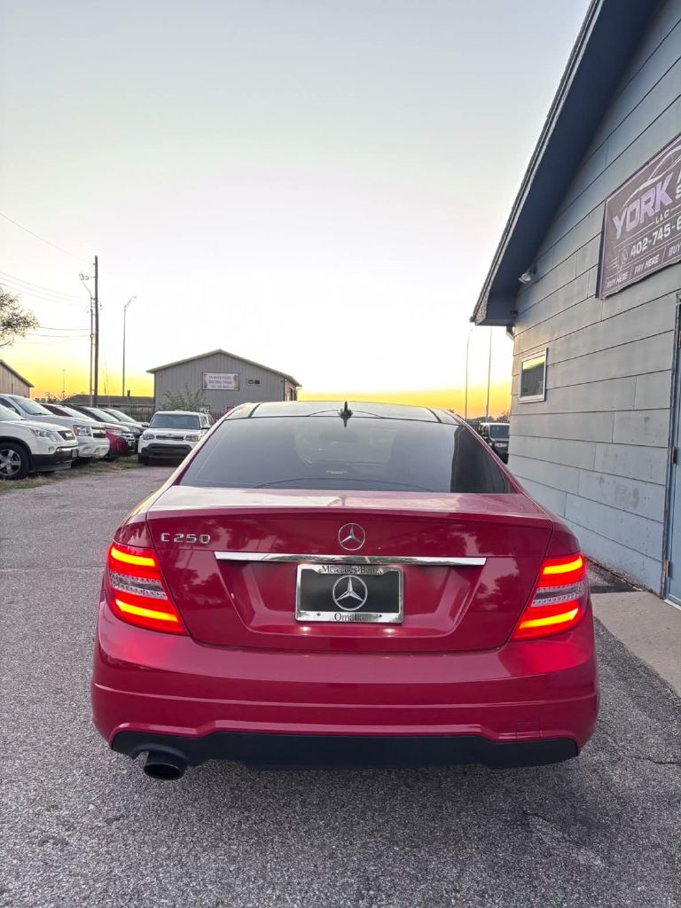 Photo 4 of this MERCEDES-BENZ C-CLASS