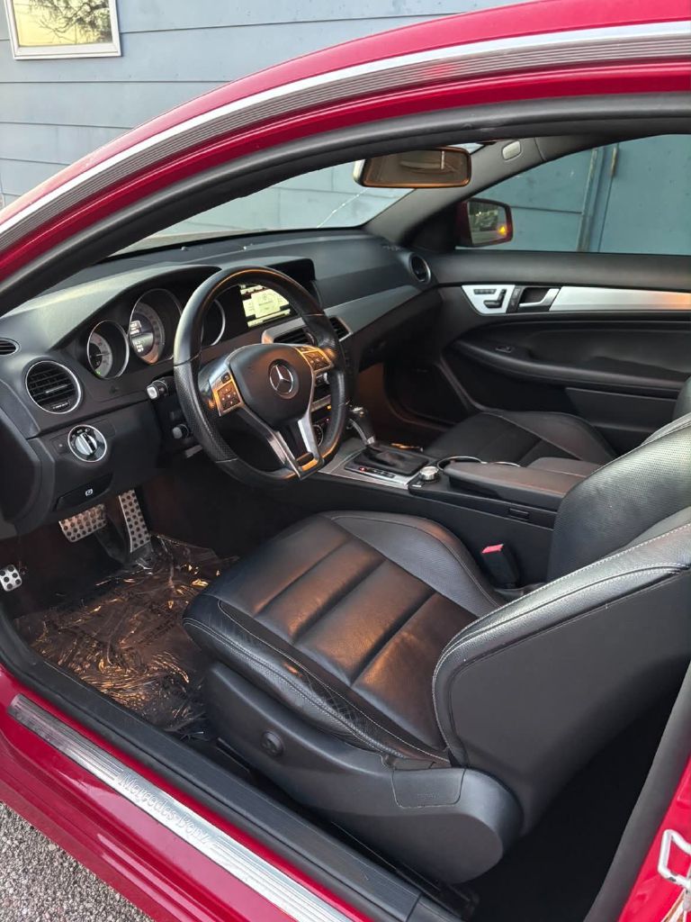 Photo 7 of this MERCEDES-BENZ C-CLASS