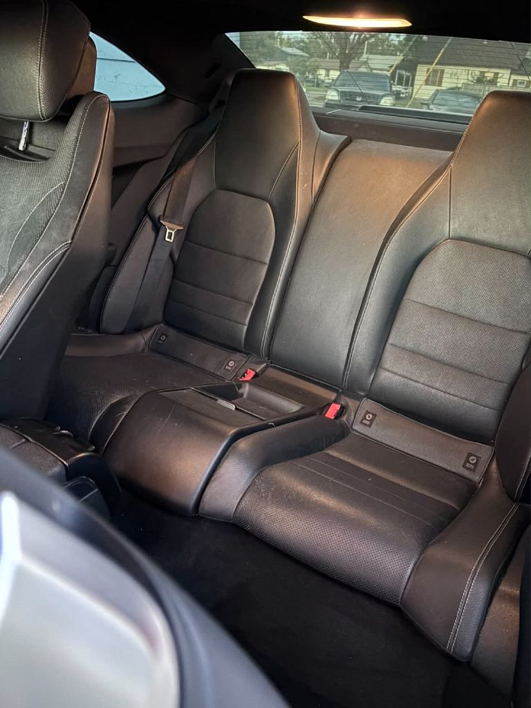Photo 9 of this MERCEDES-BENZ C-CLASS