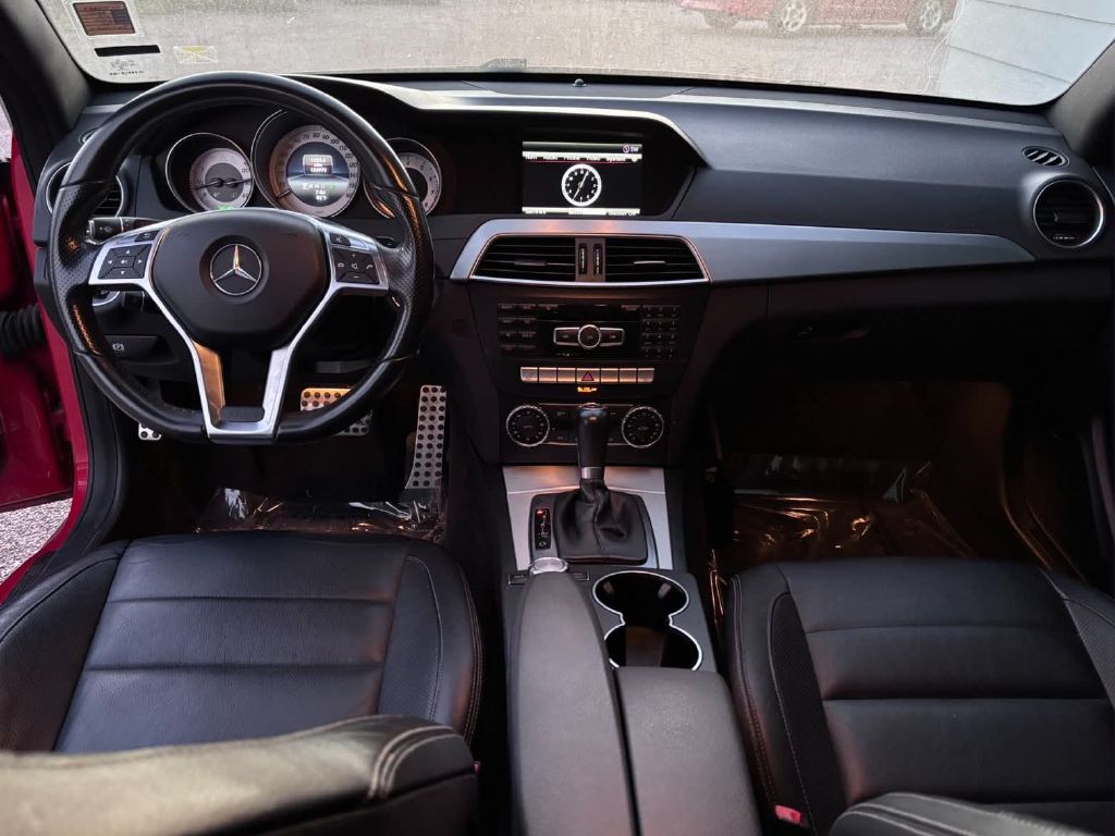 Photo 11 of this MERCEDES-BENZ C-CLASS