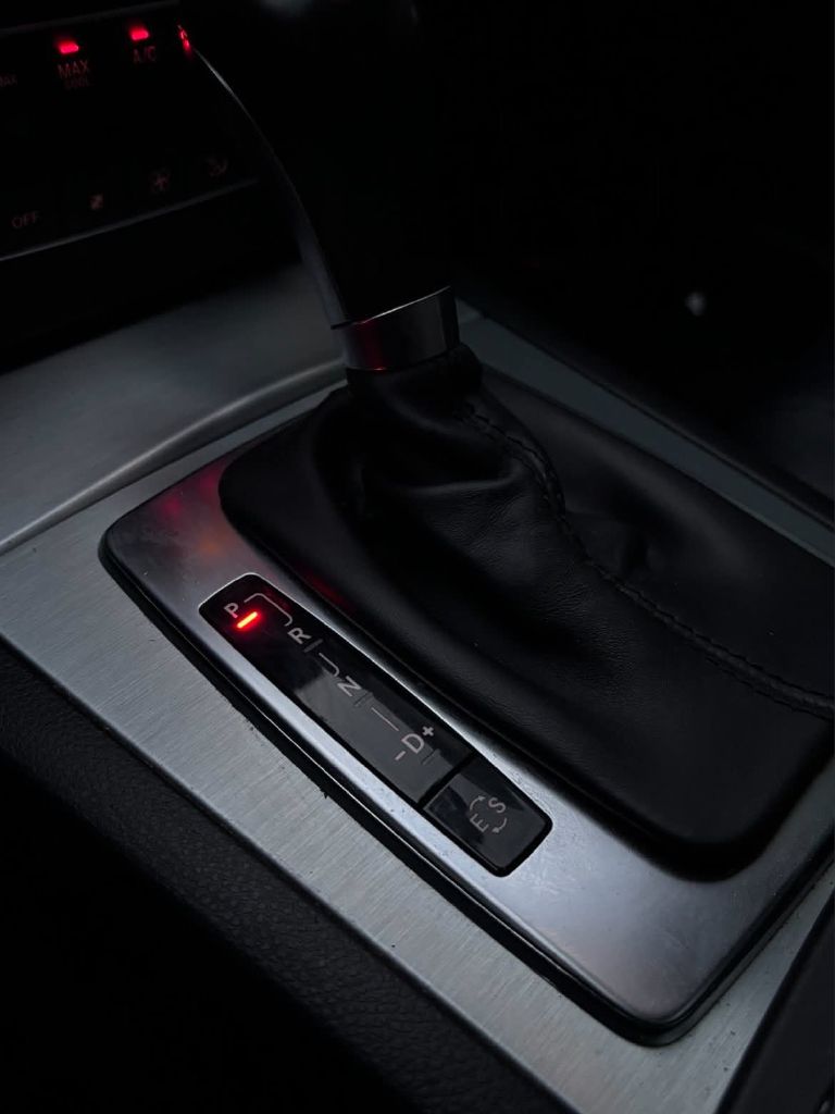Photo 13 of this MERCEDES-BENZ C-CLASS
