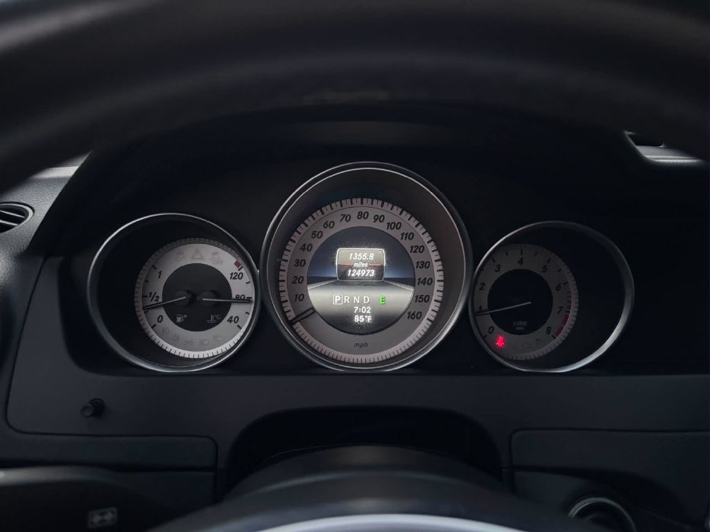 Photo 16 of this MERCEDES-BENZ C-CLASS