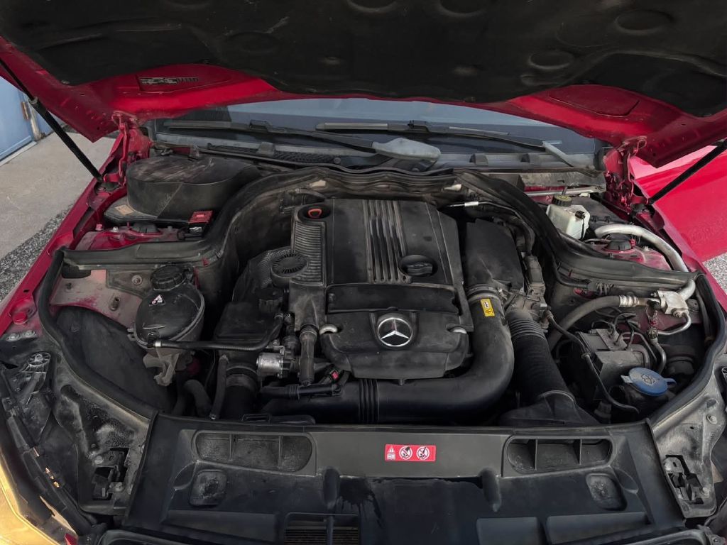 Photo 17 of this MERCEDES-BENZ C-CLASS