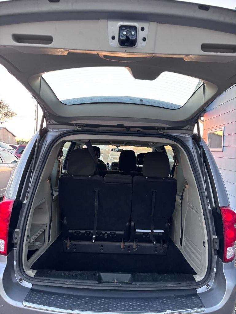Photo 5 of this DODGE GRAND CARAVAN