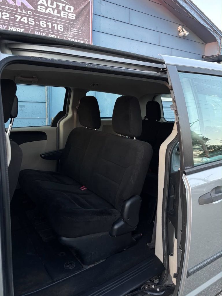 Photo 7 of this DODGE GRAND CARAVAN