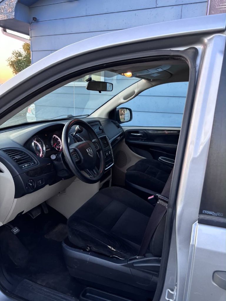 Photo 6 of this DODGE GRAND CARAVAN