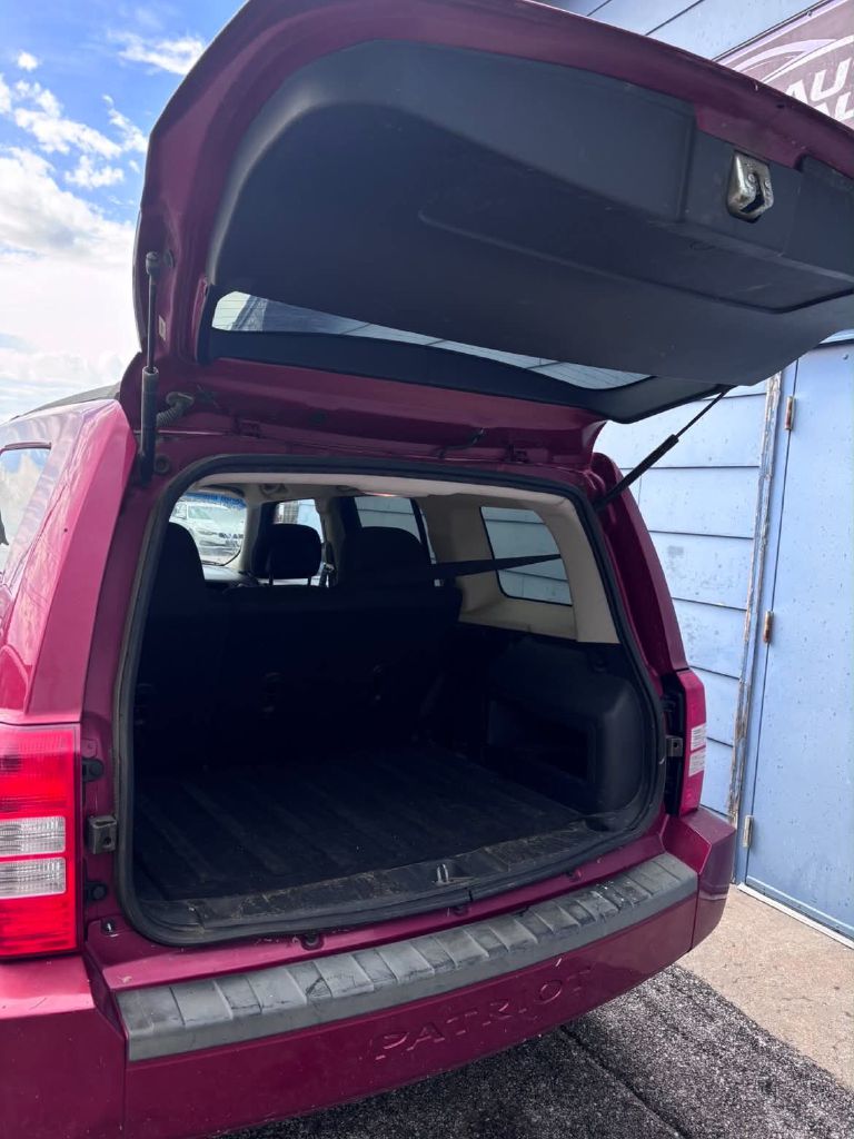 Photo 5 of this JEEP PATRIOT