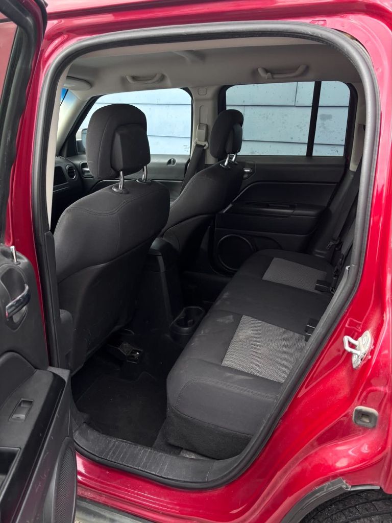Photo 7 of this JEEP PATRIOT